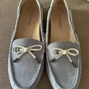 (3002). Vionic flats. Size 7.